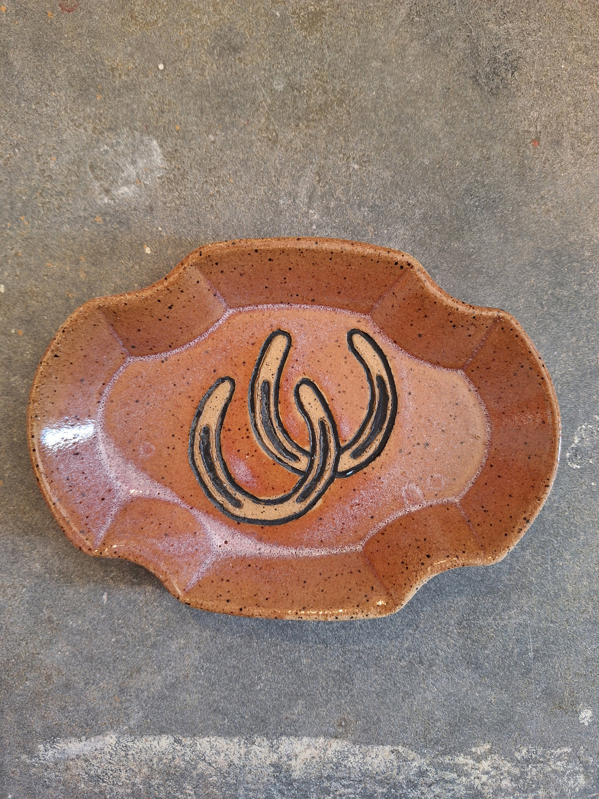 Double Horseshoe Plate Scalloped Oval