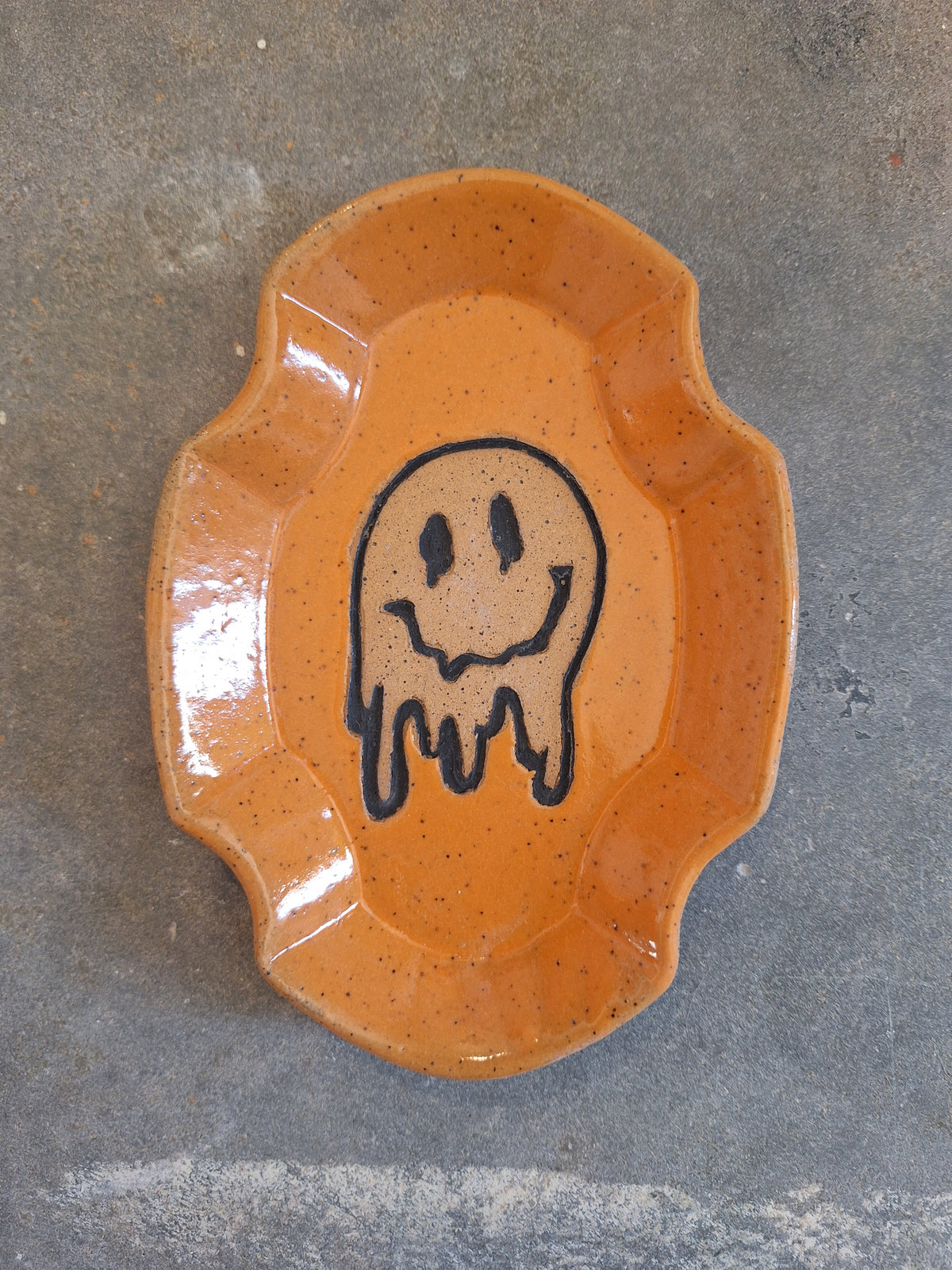 Melting Smiley Plate Scalloped Oval