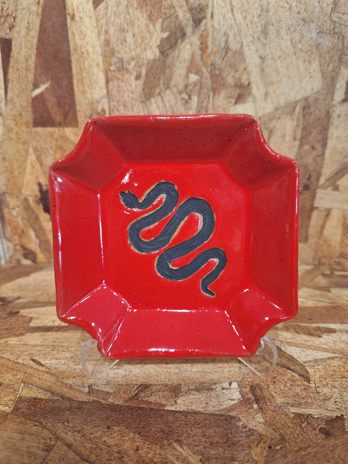 Snake Plate Scalloped Square