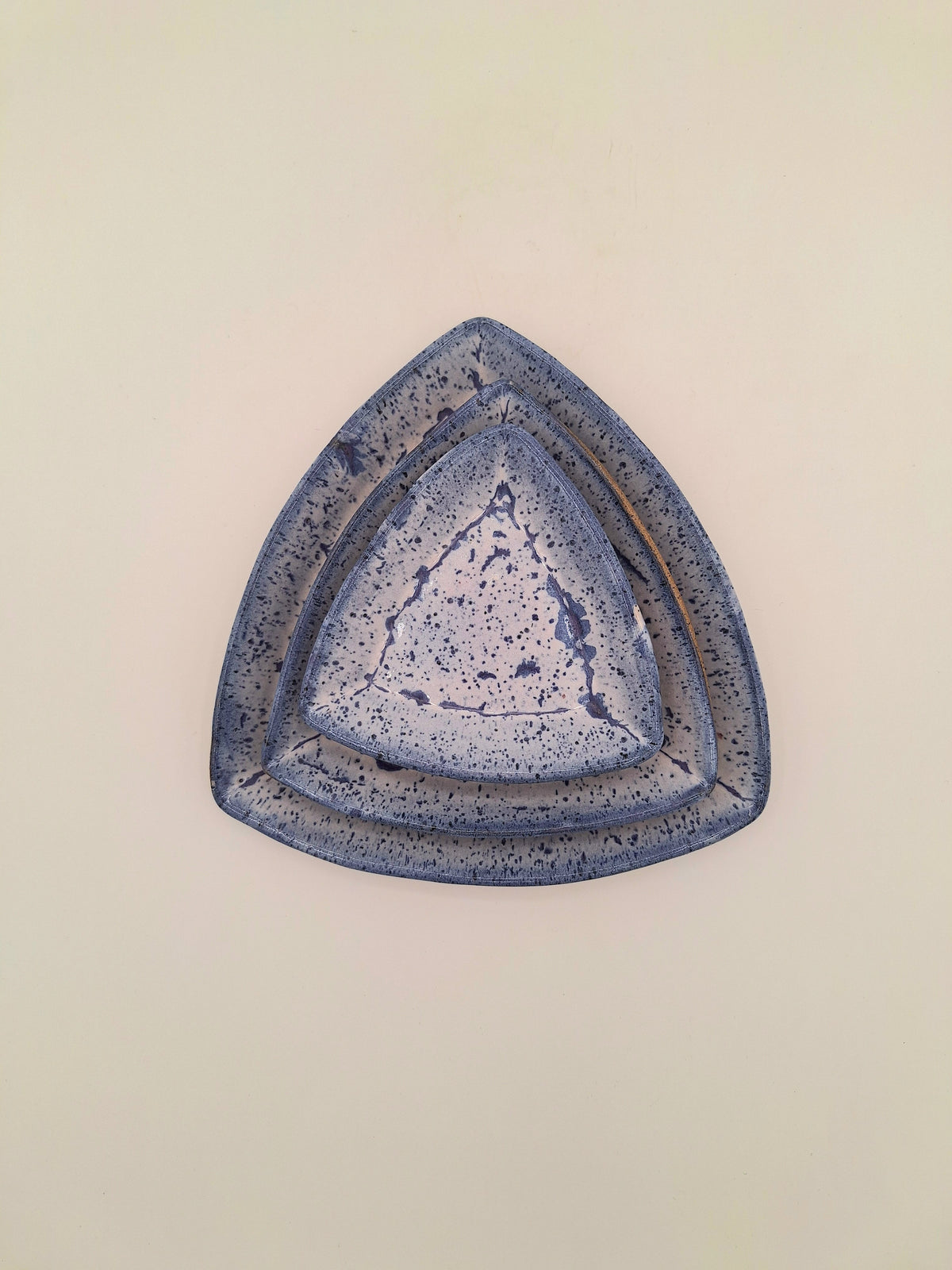 Nesting Triangle Plate Set