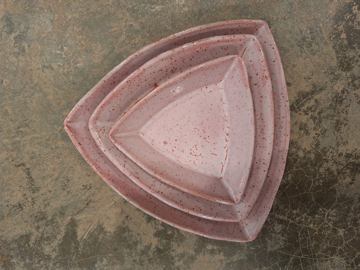 Nesting Triangle Plate Set