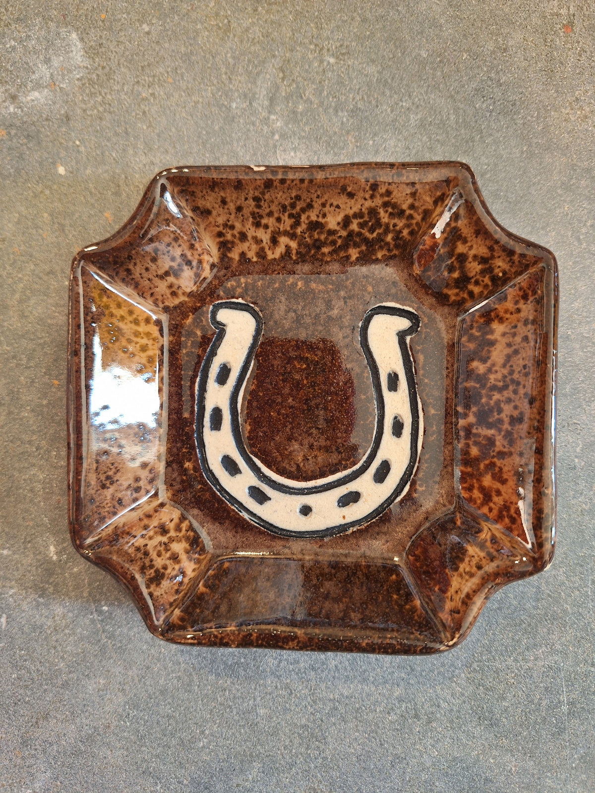 Horseshoe Plate Scalloped Square